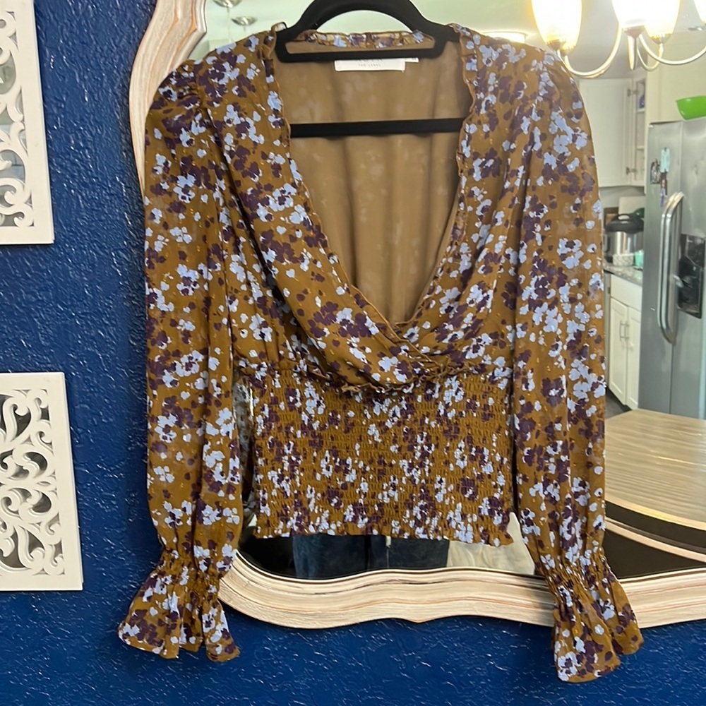ASTR THE LABEL BROWN BLUE SMOCKED LONG SLEEVE BLOUSE SIZE SMALL